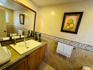 Foto 11 de ¡Vive el Lujo y la Comodidad en esta Espectacular Casa Esquinera en La Calleja!