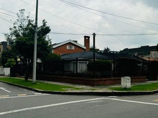 Foto 4 de ¡Vive el Lujo y la Comodidad en esta Espectacular Casa Esquinera en La Calleja!