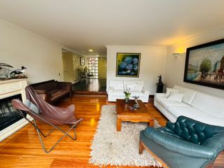 Foto 3 de ¡Vive el Lujo y la Comodidad en esta Espectacular Casa Esquinera en La Calleja!