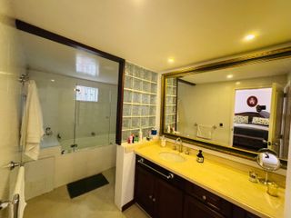 Foto 33 de ¡Vive el Lujo y la Comodidad en esta Espectacular Casa Esquinera en La Calleja!