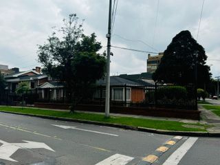 Foto 6 de ¡Vive el Lujo y la Comodidad en esta Espectacular Casa Esquinera en La Calleja!