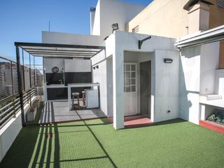 Foto 1 de Piso de 3 ambientes con excelente Luminosidad y con Terraza propia en el 7° piso con parrilla
