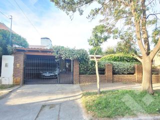 Foto 2 de Venta casa 4 dorm. Canal V Neuquen -