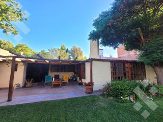 Foto 1 de Venta casa 4 dorm. Canal V Neuquen -
