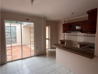 Foto 2 de Venta de Casa en Urbanización San Patricio, Machala