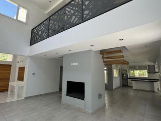 Foto 5 de Oportunidad, casa en la Pelegrina