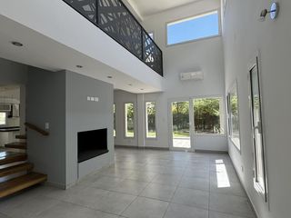 Foto 1 de Oportunidad, casa en la Pelegrina