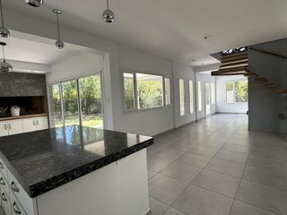Foto 4 de Oportunidad, casa en la Pelegrina