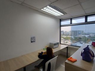 Foto 13 de Alquiler de oficina en edificio empresarial en Kennedy Norte