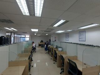 Foto 1 de Alquiler de oficina en edificio empresarial en Kennedy Norte