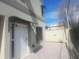 Foto 1 de Casa en venta - 2 Dormitorios 2 Baños - 85Mts2 - Lobos