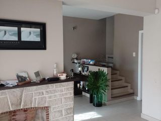 Foto 2 de Gran chalet sobre lote de 75mts, remodelado a nuevo!
