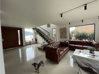 Foto 5 de Vendemos hermosa casa en chía