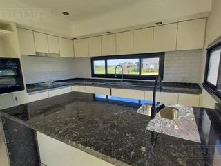 Foto 3 de Casa en Venta a Estrenar en San Sebastian Area 2 con Pileta PG