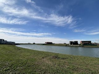 Foto 2 de Lote a la Laguna en Los Puentes - Nordelta