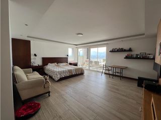 Foto 5 de Cumbayá, Casa en Renta, 600m2, 5 Habitaciones