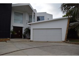 Foto 4 de SE VENDE CASA  LINDA EN LAGOS DEL CAUJARAL