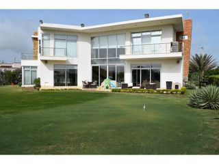 Foto 2 de SE VENDE CASA  LINDA EN LAGOS DEL CAUJARAL