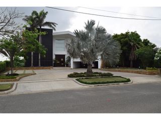 Foto 3 de SE VENDE CASA  LINDA EN LAGOS DEL CAUJARAL