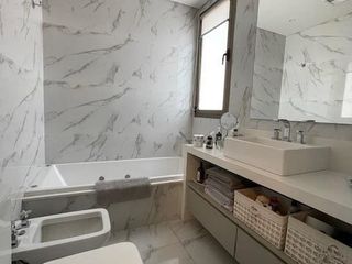 Foto 50 de Semipiso de categoria, 4 ambientes, 2 cocheras. Vista al Rio. Quilmes Centro