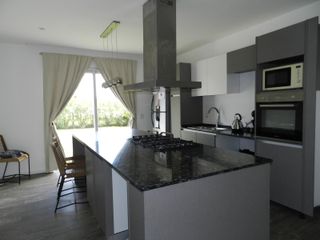 Foto 4 de VENTA, CASA, PUERTOS, BARRIO ACACIAS, LOTE AL 200, 5 AMBIENTES