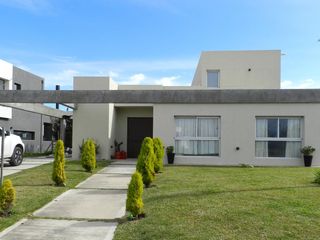 Foto 3 de VENTA, CASA, PUERTOS, BARRIO ACACIAS, LOTE AL 200, 5 AMBIENTES