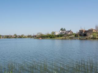 Foto 97 de Casa en venta en Santa Bárbara, Tigre, a la laguna central con excelente vista y orientación