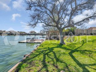 Foto 6 de Casa en venta en Santa Bárbara, Tigre, a la laguna central con excelente vista y orientación