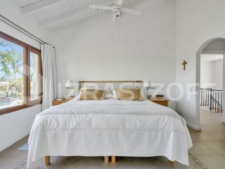 Foto 33 de Casa en venta en Santa Bárbara, Tigre, a la laguna central con excelente vista y orientación