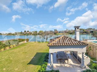 Foto 5 de Casa en venta en Santa Bárbara, Tigre, a la laguna central con excelente vista y orientación
