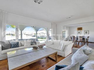Foto 12 de Casa en venta en Santa Bárbara, Tigre, a la laguna central con excelente vista y orientación
