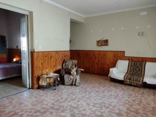 Foto 3 de Casa en venta - 4 dormitorios 1 baño 1 toilette - parrilla jardin - 315 mts2 - Las Flores
