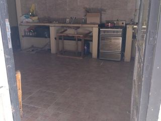 Foto 7 de Casa en venta - 4 dormitorios 1 baño 1 toilette - parrilla jardin - 315 mts2 - Las Flores