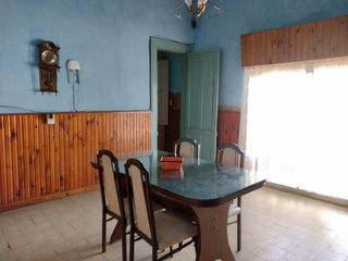 Foto 12 de Casa en venta - 4 dormitorios 1 baño 1 toilette - parrilla jardin - 315 mts2 - Las Flores
