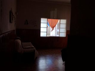 Foto 8 de Casa en venta - 4 dormitorios 1 baño 1 toilette - parrilla jardin - 315 mts2 - Las Flores