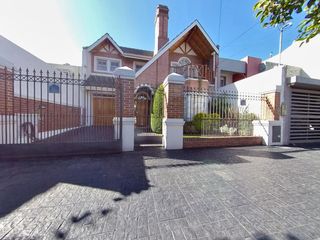 Foto 1 de Casa - Lomas de Zamora Oeste