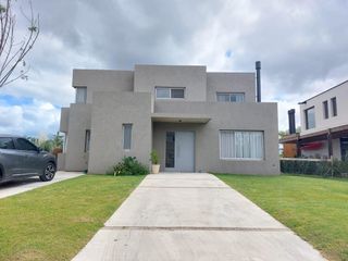 Foto 2 de Casa en venta en Barrio Barbarita, Tigre.