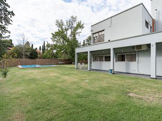 Foto 37 de Casa en Venta en Funes. 10 ambientes.