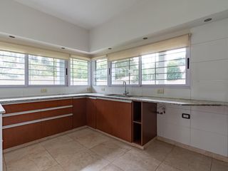 Foto 25 de Casa en Venta en Funes. 10 ambientes.