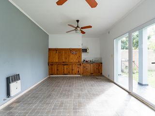 Foto 35 de Casa en Venta en Funes. 10 ambientes.