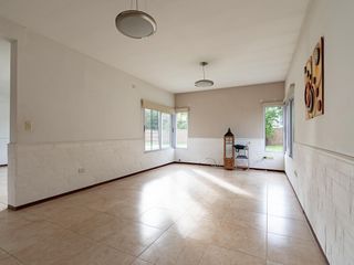 Foto 10 de Casa en Venta en Funes. 10 ambientes.