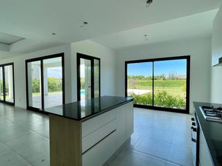 Foto 4 de Casa en Venta en Canton al Golf - Canton Golf - vista al lago
