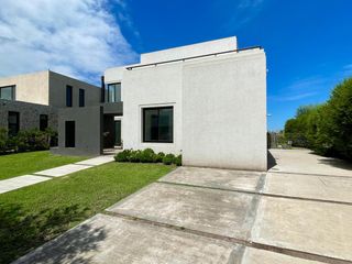 Foto 7 de Casa en Venta en Canton al Golf - Canton Golf - vista al lago