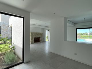 Foto 9 de Casa en Venta en Canton al Golf - Canton Golf - vista al lago