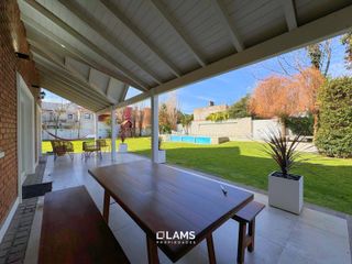 Foto 36 de Espectacular chalet con piscina en Barrio Los Troncos - Alquiler Temporario