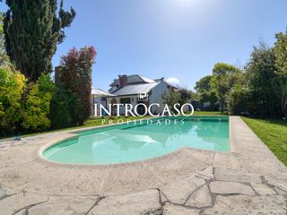 Foto 1 de Casa en Alquiler Temporario con Pileta Mar del Plata