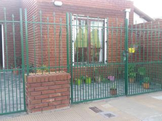 Foto 1 de Casa en venta - 2 dormitorios 2 baños - patio - 430 mts2 - Necochea