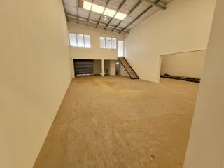 Foto 2 de DEPOSITOS ALQUILER 134 M2  POLO 21  Pontevedra Merlo