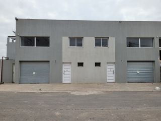 Foto 9 de DEPOSITOS ALQUILER 134 M2  POLO 21  Pontevedra Merlo