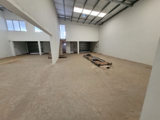 Foto 4 de DEPOSITOS ALQUILER 134 M2  POLO 21  Pontevedra Merlo